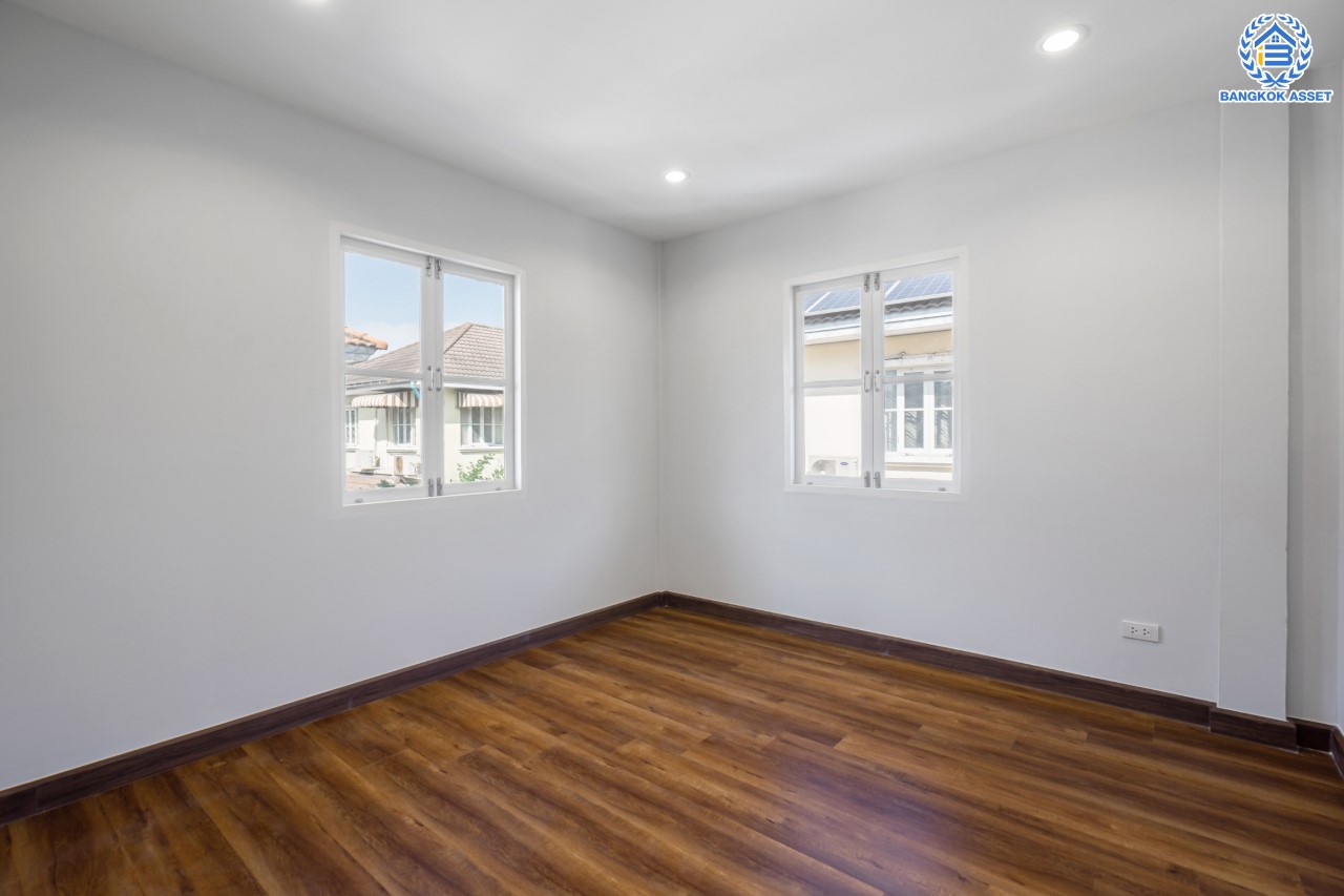 บ้านมือสองตกแต่งใหม่ ม.ชัยพฤกษ์ บางบัวทอง บ้านเดี่ยวแบรนด์ LH เนื้อที่ 55.2 ตร.ว. ฟังก์ชัน 3 ห้องนอน 2 ห้องน้ำ จอดรถ 2 คัน พร้อม Facilities ครบครัน บนทำเลเดินทางสะดวก ติดถนนบางกรวย-ไทรน้อย ใกล้เซ็นทรัลเวสต์เกต และรถไฟฟ้าสายสีม่วง "สถานีบางพลู"